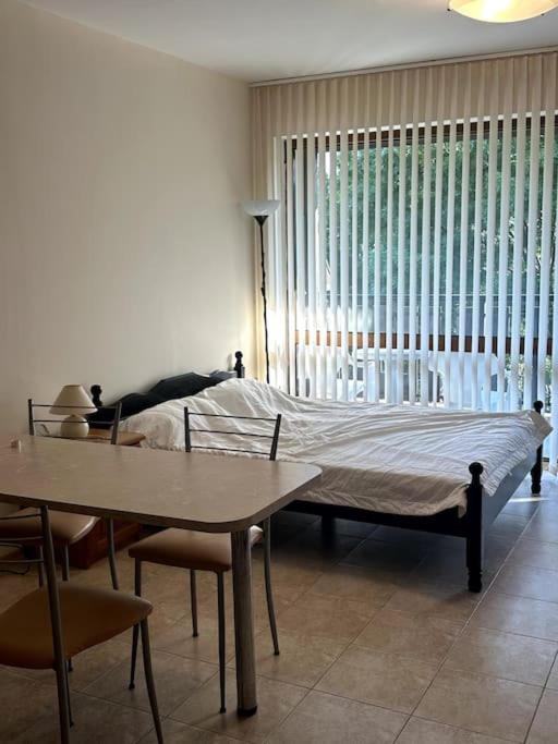 Spacious Fully Furnished Studio In Kavarna Apart Hotel Exteriör bild