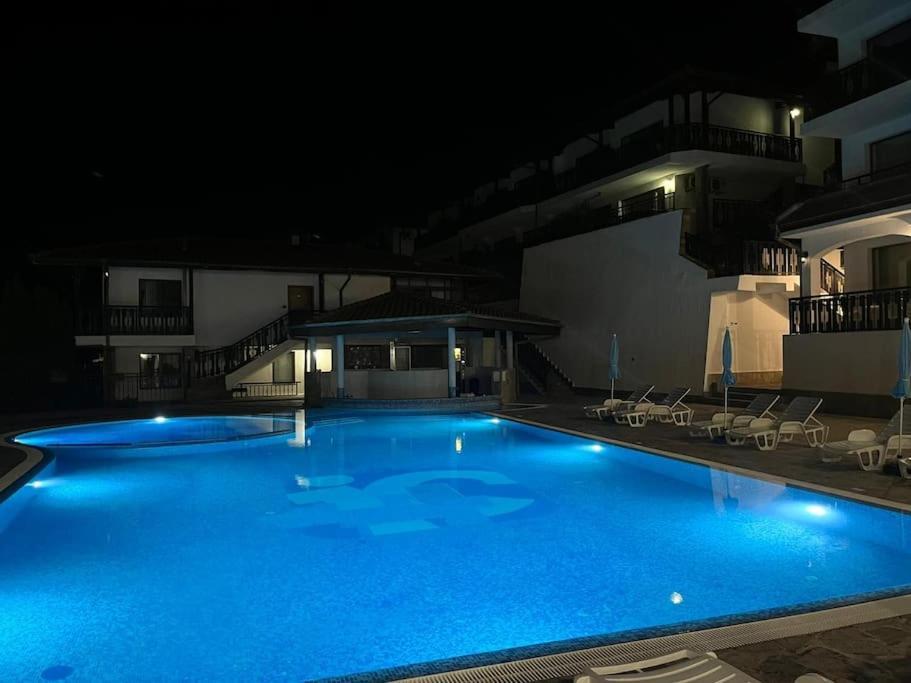 Spacious Fully Furnished Studio In Kavarna Apart Hotel Exteriör bild